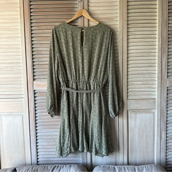 Green belted dress - Picture 6 of 9